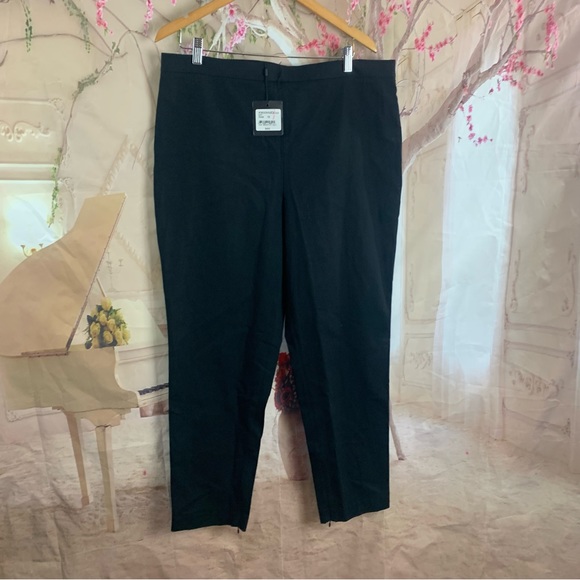 St. John Pants - NEW ST. John Twill Ankle Pant in Black